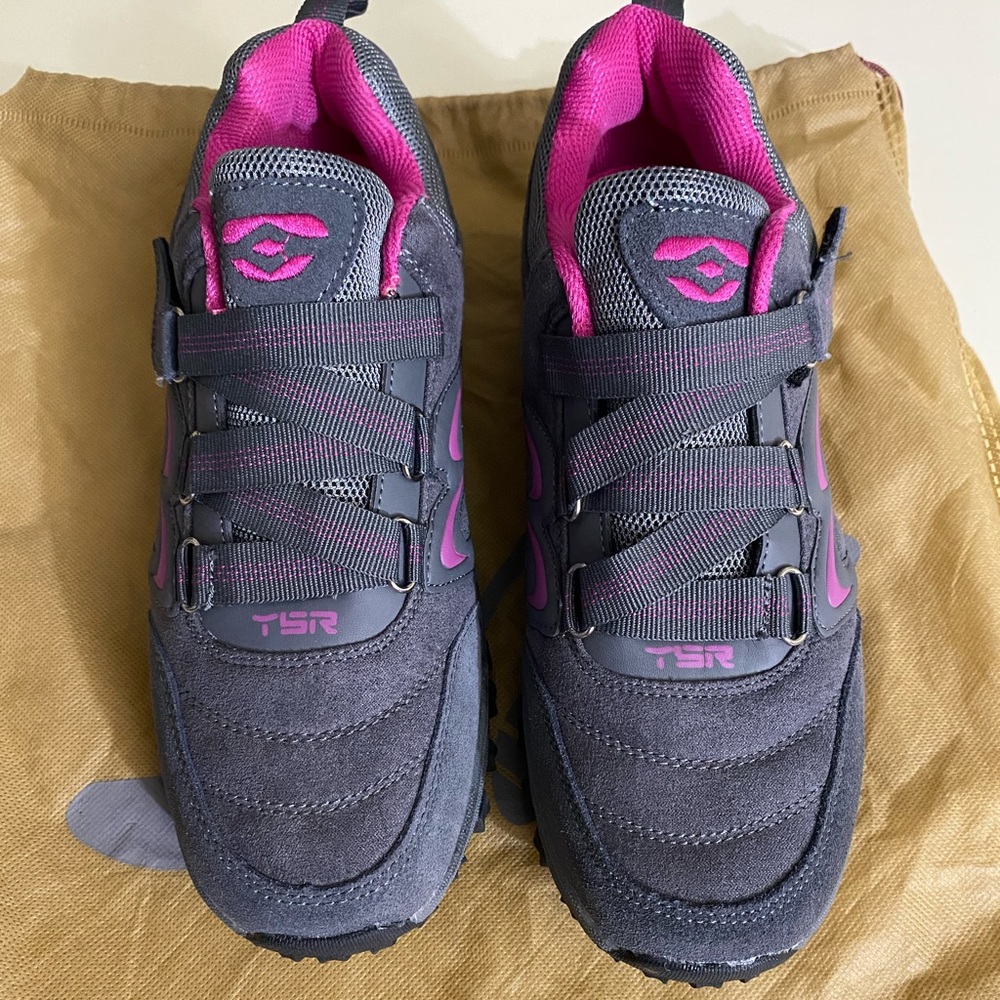 Women shoes size 7.5